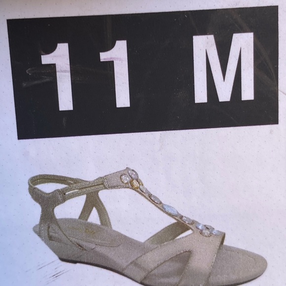 New woman’s east 5th sandals with small wedge - Picture 11 of 16